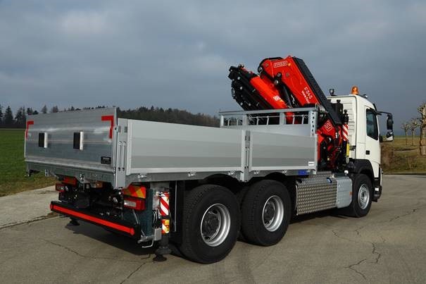 Image Construction d'un pont Zbinden sur Volvo avec Grue Fassi